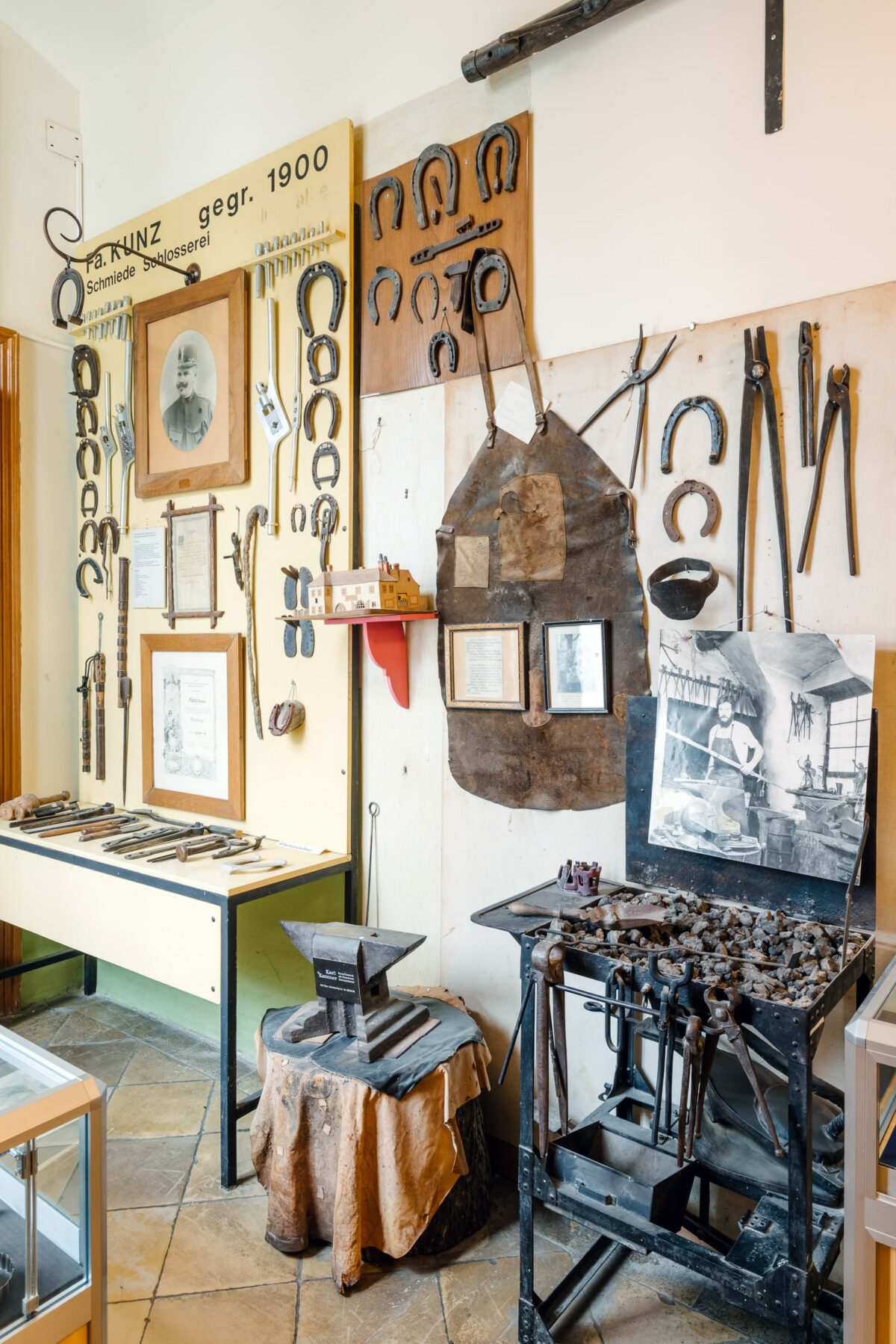 Objekte aus einer Schmiedewerkstatt, Foto: Klaus Pichler/Bezirksmuseum Liesing