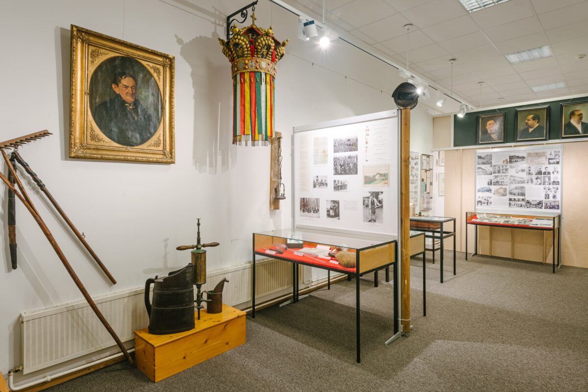 Ansicht der Dauerausstellung mit Winzerkrone, Foto: Klaus Pichler