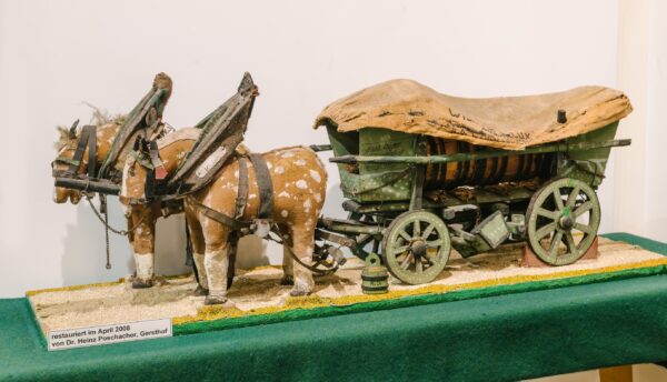 Modell eines Pferdegespanns aus dem ehemaligen Gasthaus Lutz in Pötzleinsdorf, Bezirksmuseum Währing, Foto: Klaus Pichler