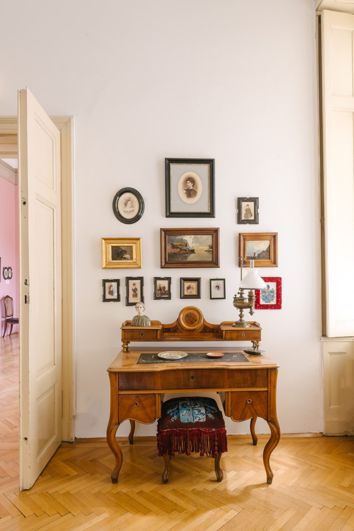 Schreibtisch von Ferdinand von Saar in der Villa Wertheimstein, um 1900, Foto: Klaus Pichler/Bezirksmuseum Döbling