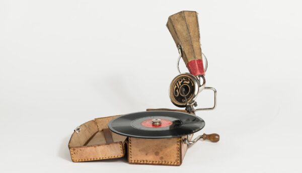 Taschengrammophon der Firma Gipsy, um 1920, Wiener Phonomuseum, Foto: Klaus Pichler