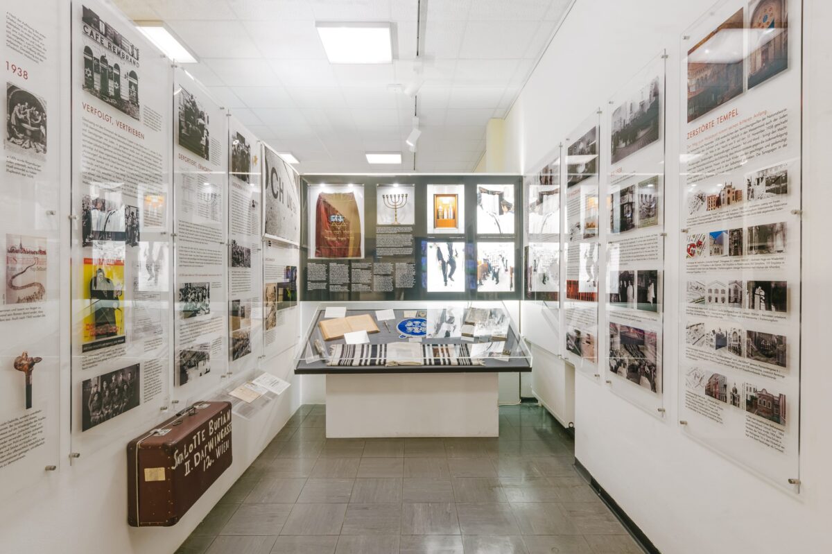 Blick in den Ausstellungsbereich zur jüdischen Geschichte in der Leopoldstadt, Bezirksmuseum Leopoldstadt, Foto: Klaus Pichler