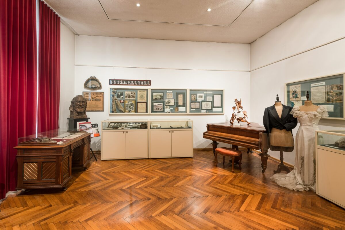 Blick in den Dauerausstellungsraum mit Schwerpunkt Theater und Musik, Bezirksmuseum Josefstadt, Foto: Klaus Pichler