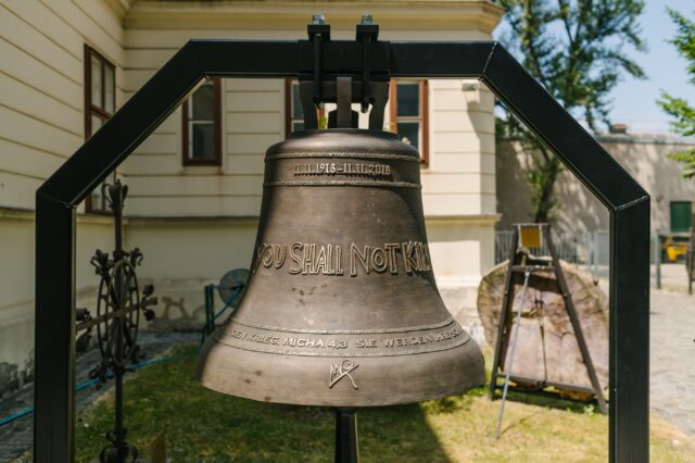 Friedensgkocke im Hof des Bezirksmuseums Brigittenau, Foto: Klaus Pichler/Bezirksmuseum Brigittenau