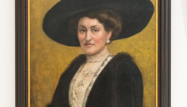 Porträt einer Dame mit Hut, um 1890/1900, Künstler:in unbekannt, Bezirksmuseum Wieden, Foto: Klaus Pichler