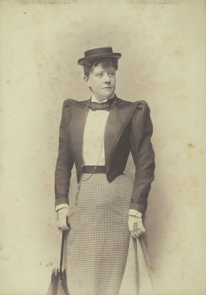 Aktuelles: Persönlichkeiten, Bezirksmuseum Favoriten, Rudolf Krziwanek (Fotograf), Adele Sandrock (1863-1937), Schauspielerin, 1894, Wien Museum Inv.-Nr. 141165, CC0 