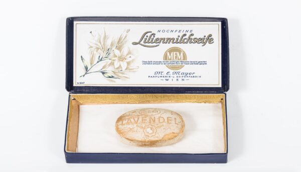 Sammlungen: Lilienmilchseife, Firma M.E.Mayer, Bezirksmuseum Favoriten, Foto: Klaus Pichler