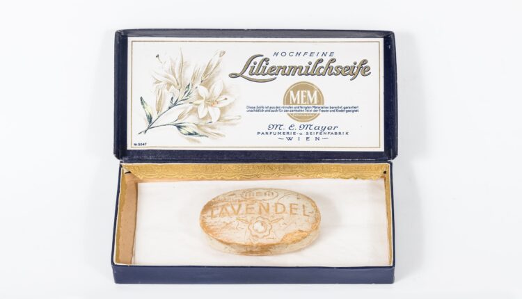 Sammlungen: Lilienmilchseife, Firma M.E.Mayer, Bezirksmuseum Favoriten, Foto: Klaus Pichler