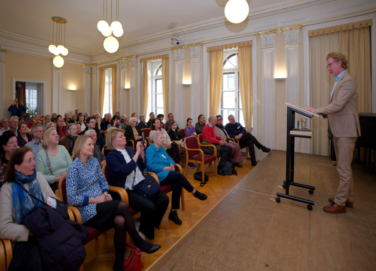 Ausstellung: Palais und Gärten der Josefstadt, Eröffnungsrede Bezirksvorsteher Martin Fabisch Foto: Bezirksmuseum Josefstadt, R. Seeböck