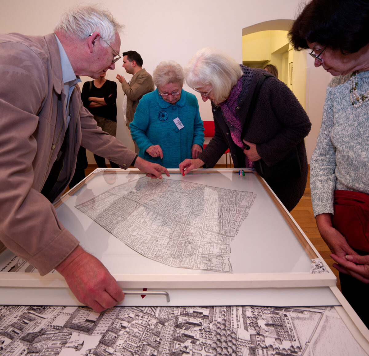 Ausstellung: Palais und Gärten der Josefstadt, Ausstellungseröffnung mit Museumsleiterin Maria Ettl Foto: Bezirksmuseum Josefstadt, R. Seeböck