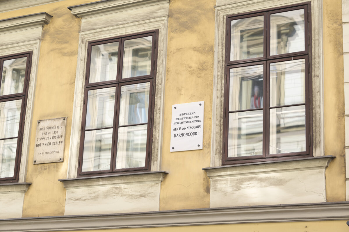 Aktuelles: Enthüllung der Gedenktafel für Nikolaus und Alice Harnoncourt, 5. März 2026, Foto: Stadt Wien/Markus Wache