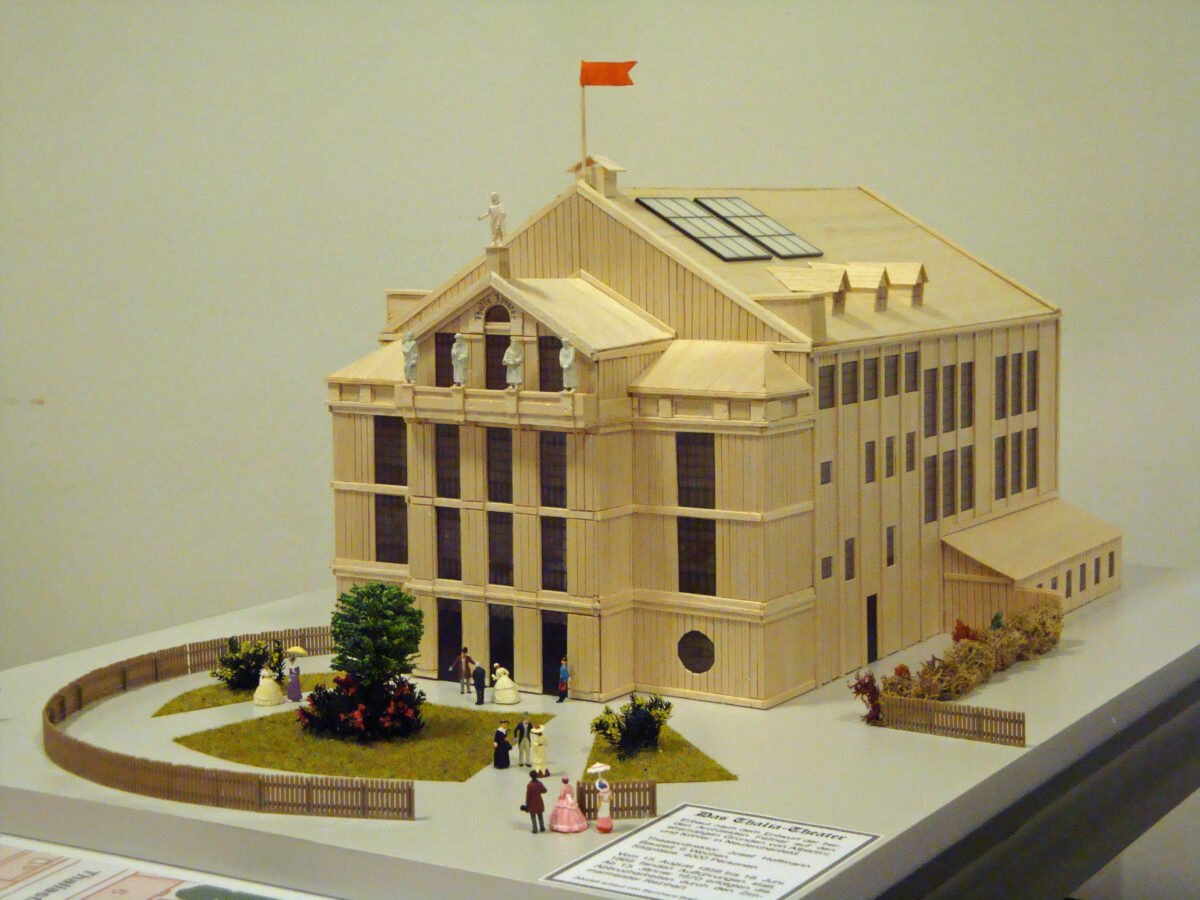 Foto des Modells des ehemaligen Thaliatheaters