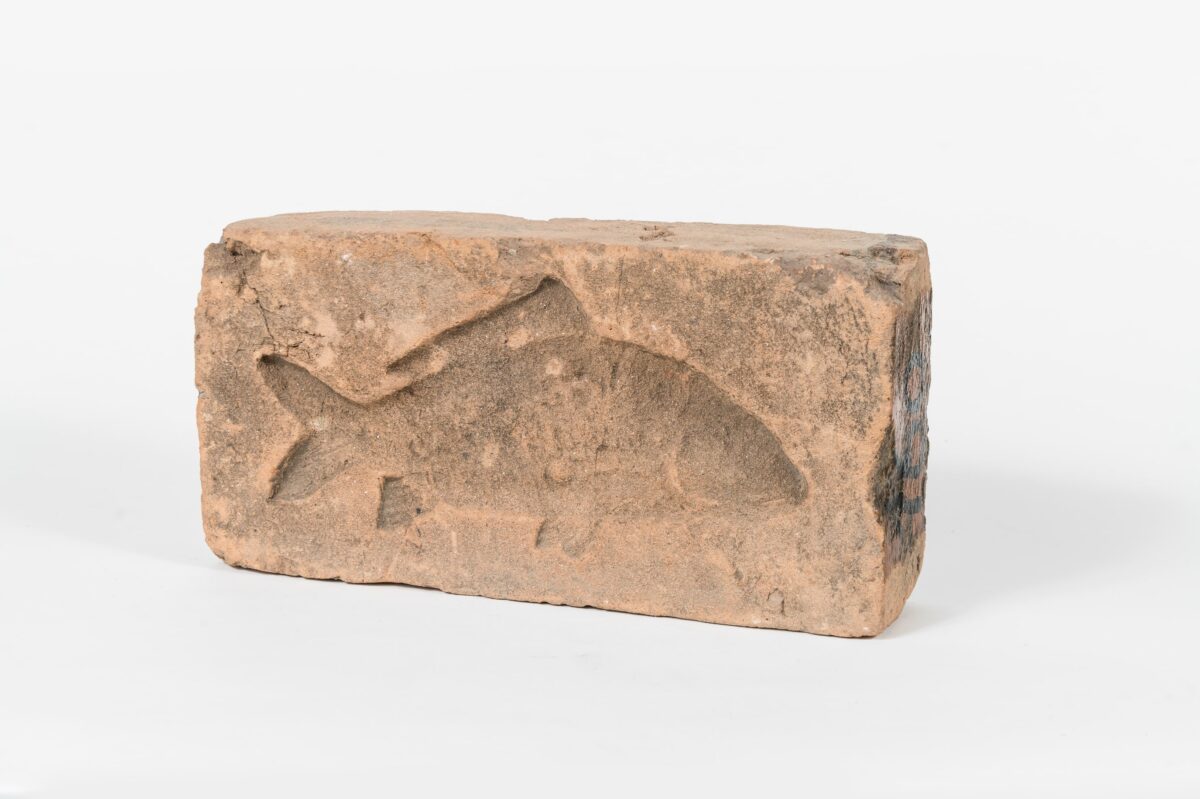 Objekt: Ziegel aus dem Ziegelofen von Fischamend, Mitte 19. Jh., Wiener Ziegel- & Baukeramikmuseum, Foto: Klaus Pichler